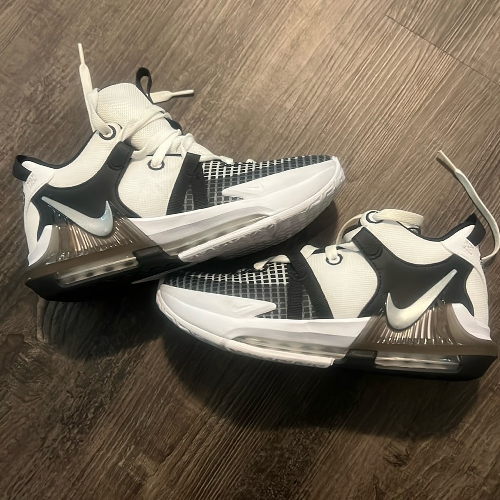 Nike Kids White, Black and Silver Sneakers